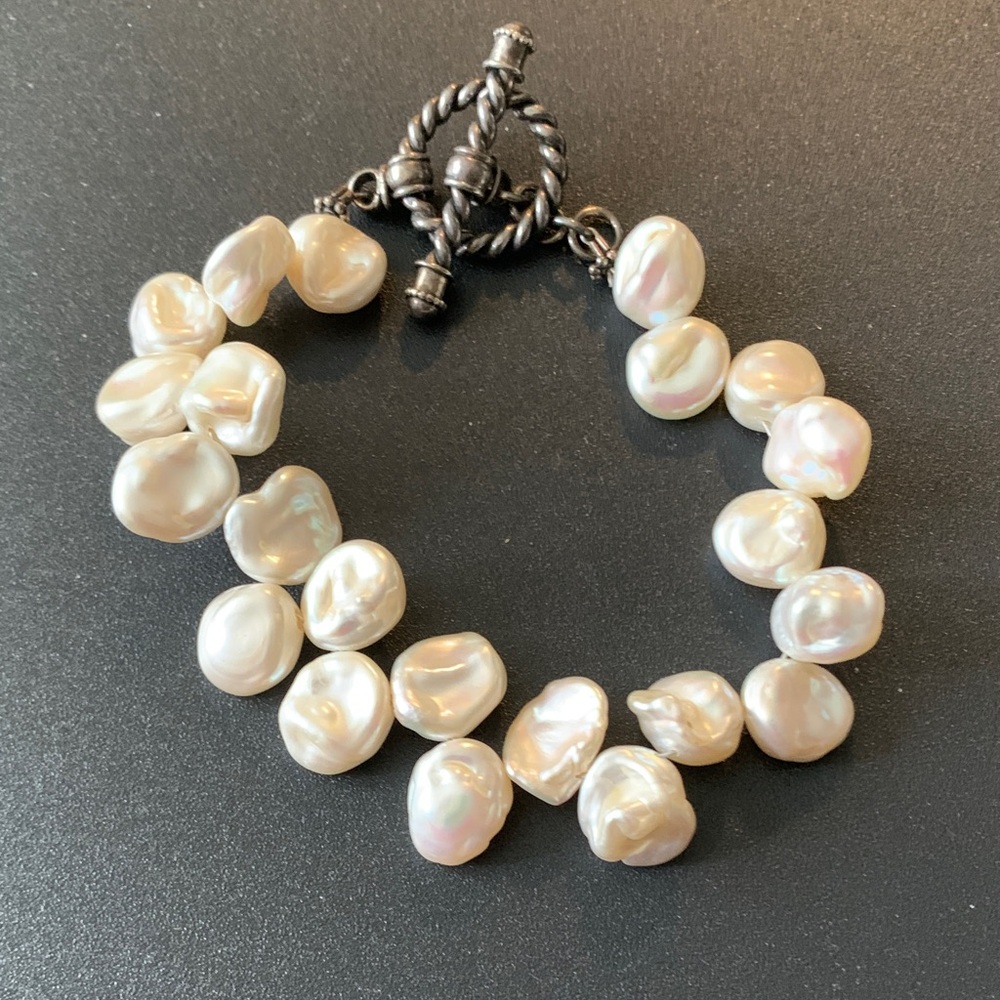 Elegant White Teshi Pearl Bracelet with Toggle Clasp